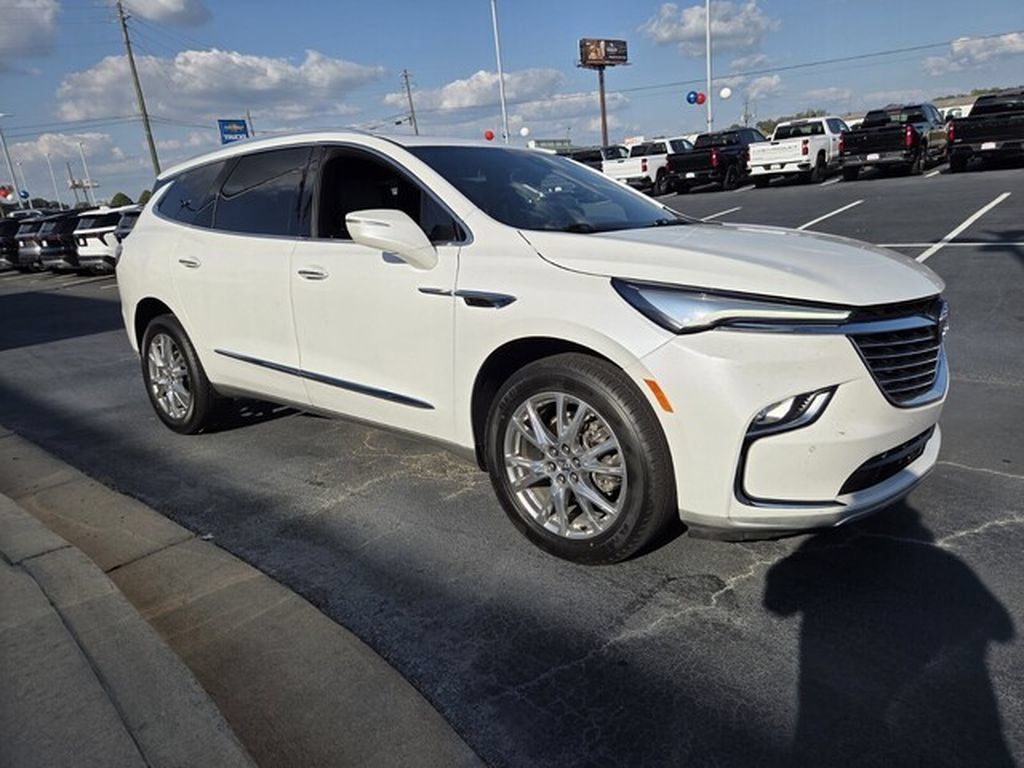 Used 2023 Buick Enclave Essence w/ Experience Buick Package FWD image 7
