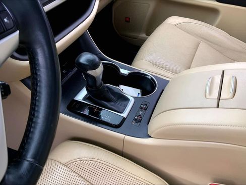 Used 2015 Toyota Highlander Limited image 16
