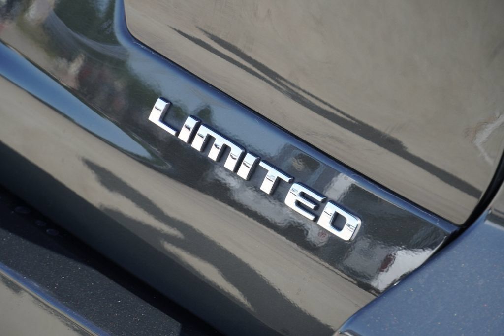 Used 2022 Jeep Grand Cherokee L Limited AWD/4WD image 9