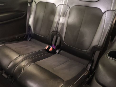 Used 2023 Jeep Grand Cherokee L Laredo image 13