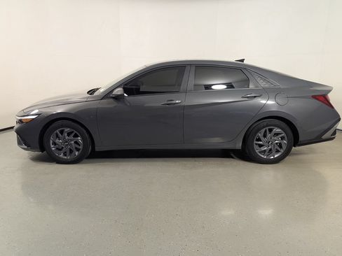 Used 2024 Hyundai Elantra SEL FWD image 4