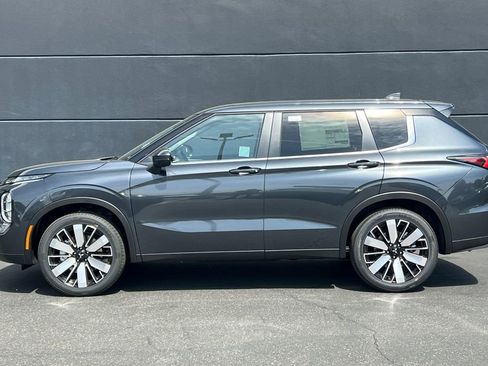 New 2026 Mitsubishi Outlander SE FWD image 8