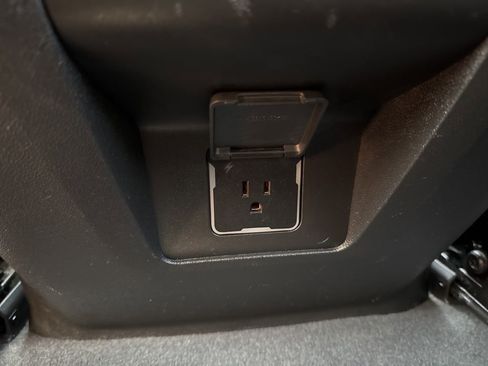 Used 2022 Chevrolet Suburban RST w/ Luxury Package image 47