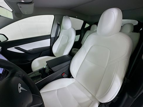 Used 2021 Tesla Model Y Long Range image 13