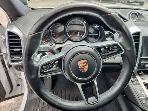 Used 2015 Porsche Cayenne Turbo AWD/4WD image 13