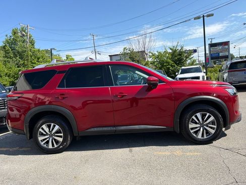 Used 2023 Nissan Pathfinder SL AWD/4WD image 7