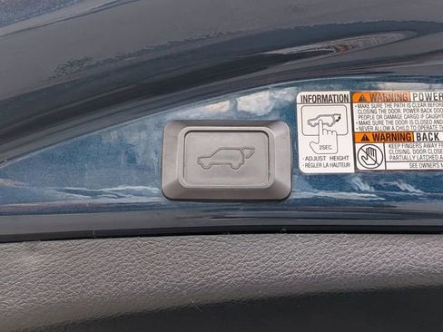 Used 2017 Toyota RAV4 Platinum FWD image 11
