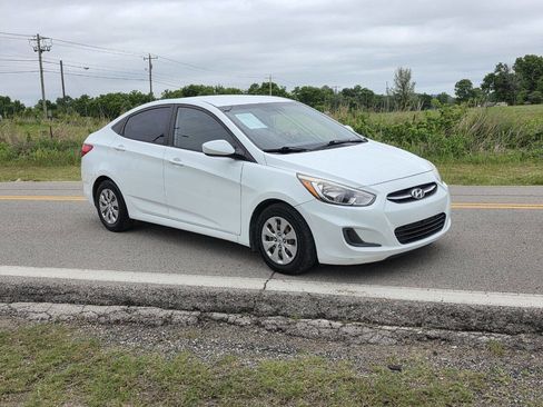 Used 2016 Hyundai Accent SE FWD image 1