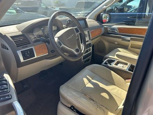 Used 2008 Chrysler Town & Country Limited w/ Entertainment Group #3 FWD image 38