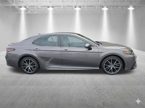 Used 2021 Toyota Camry SE FWD image 2