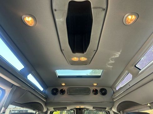 Used 2017 Chevrolet Express 2500 RWD image 21