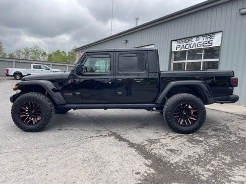 Used 2021 Jeep Gladiator Rubicon w/ Cold Weather Group AWD/4WD image 4