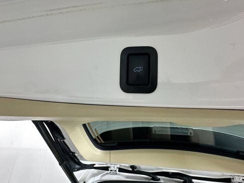 Used 2018 Toyota Highlander XLE image 32