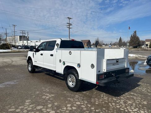 Used 2019 Ford F250 XL w/ Power Equipment Group image 3