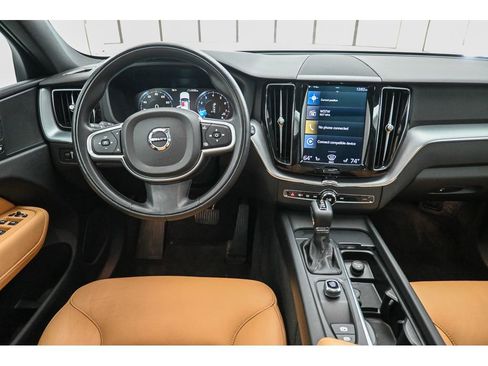 Used 2018 Volvo XC60 T6 Momentum w/ Vision Package image 30