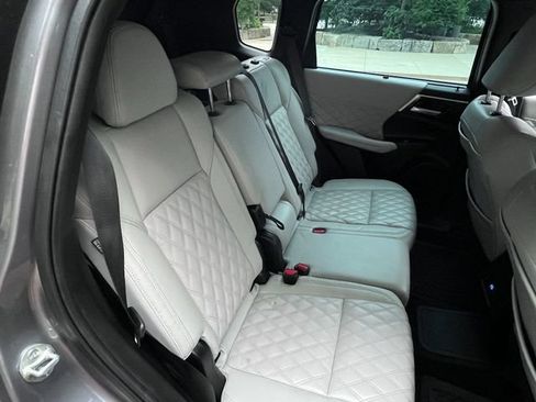 Used 2023 Mitsubishi Outlander SEL AWD/4WD image 8