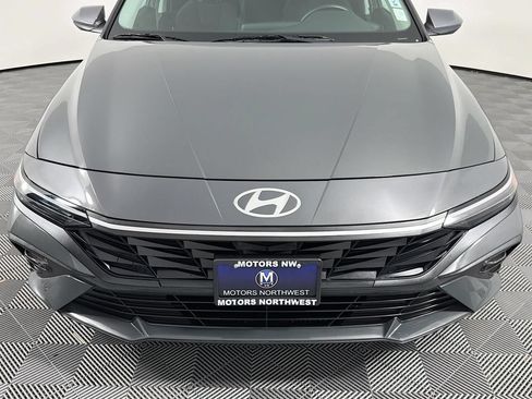 Used 2024 Hyundai Elantra SEL FWD image 2