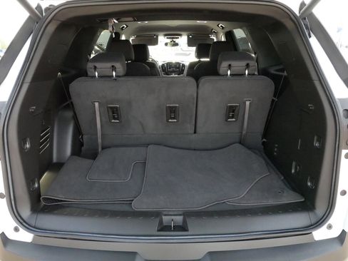 Used 2023 Chevrolet Traverse LT FWD image 18