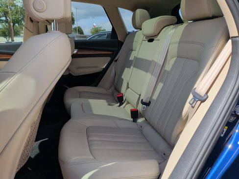 Used 2023 Audi Q5 2.0T Premium w/ Convenience Package AWD/4WD image 30
