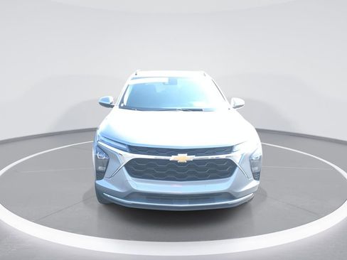 Used 2025 Chevrolet Trax LT image 3