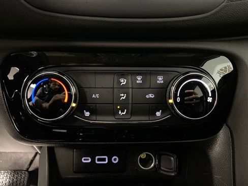 Certified 2023 Buick Encore GX Preferred w/ Cold Weather Comfort Package image 18