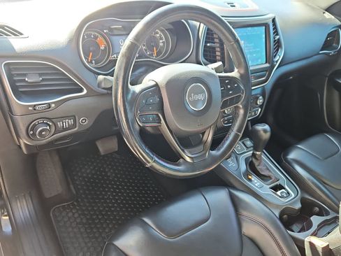 Used 2020 Jeep Cherokee Trailhawk w/ Comfort/Convenience Group AWD/4WD image 2