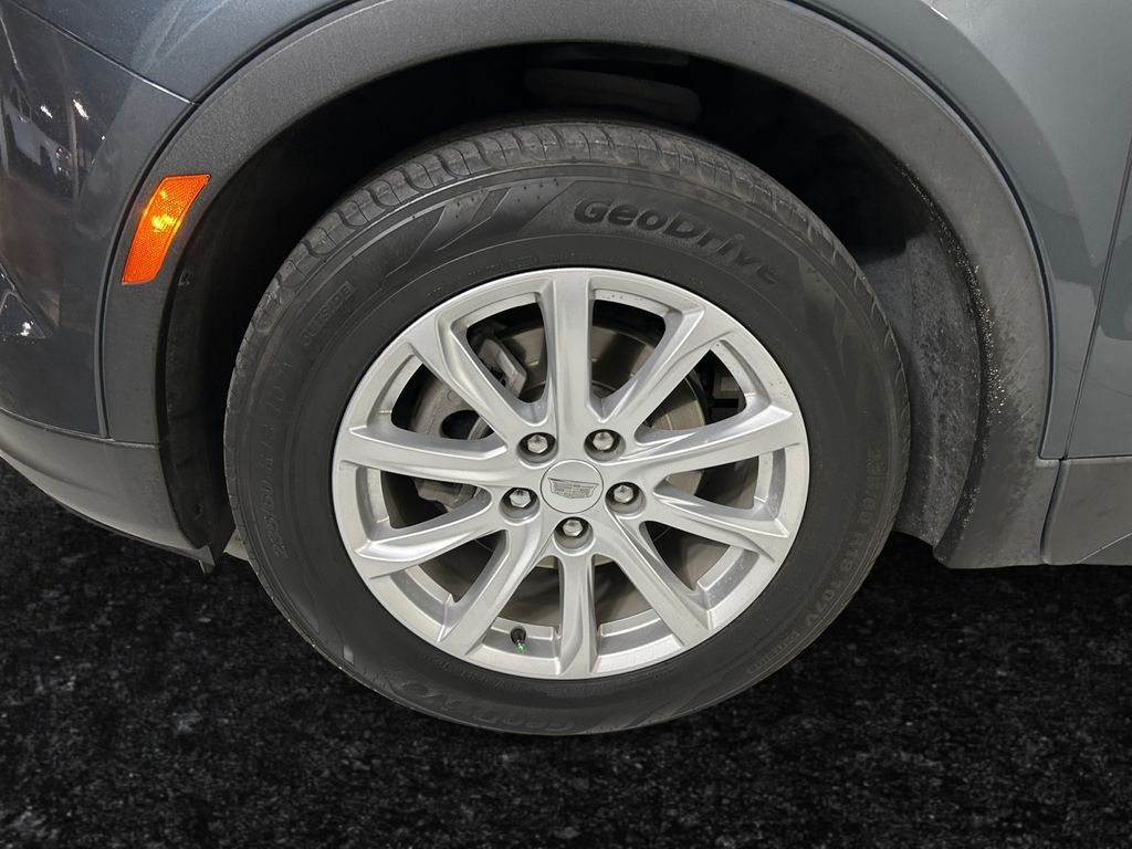 Used 2021 Cadillac XT4 Luxury w/ Cold Weather Package FWD image 25