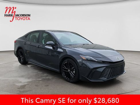 Used 2025 Toyota Camry SE FWD image 5