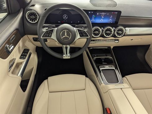 New 2026 Mercedes-Benz GLB 250 image 10