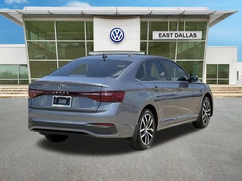 Used 2026 Volkswagen Jetta SE FWD image 3