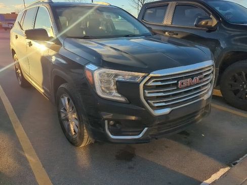 Used 2022 GMC Terrain SLT w/ Infotainment Package II image 3