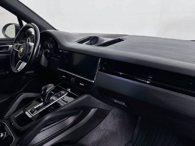 Used 2023 Porsche Cayenne AWD/4WD image 26