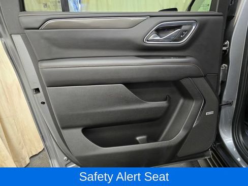 Used 2022 GMC Yukon XL AT4 w/ Technology Package AWD/4WD image 29