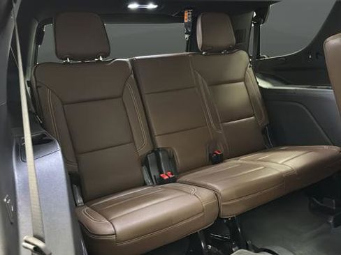 Used 2025 Chevrolet Tahoe High Country AWD/4WD image 25