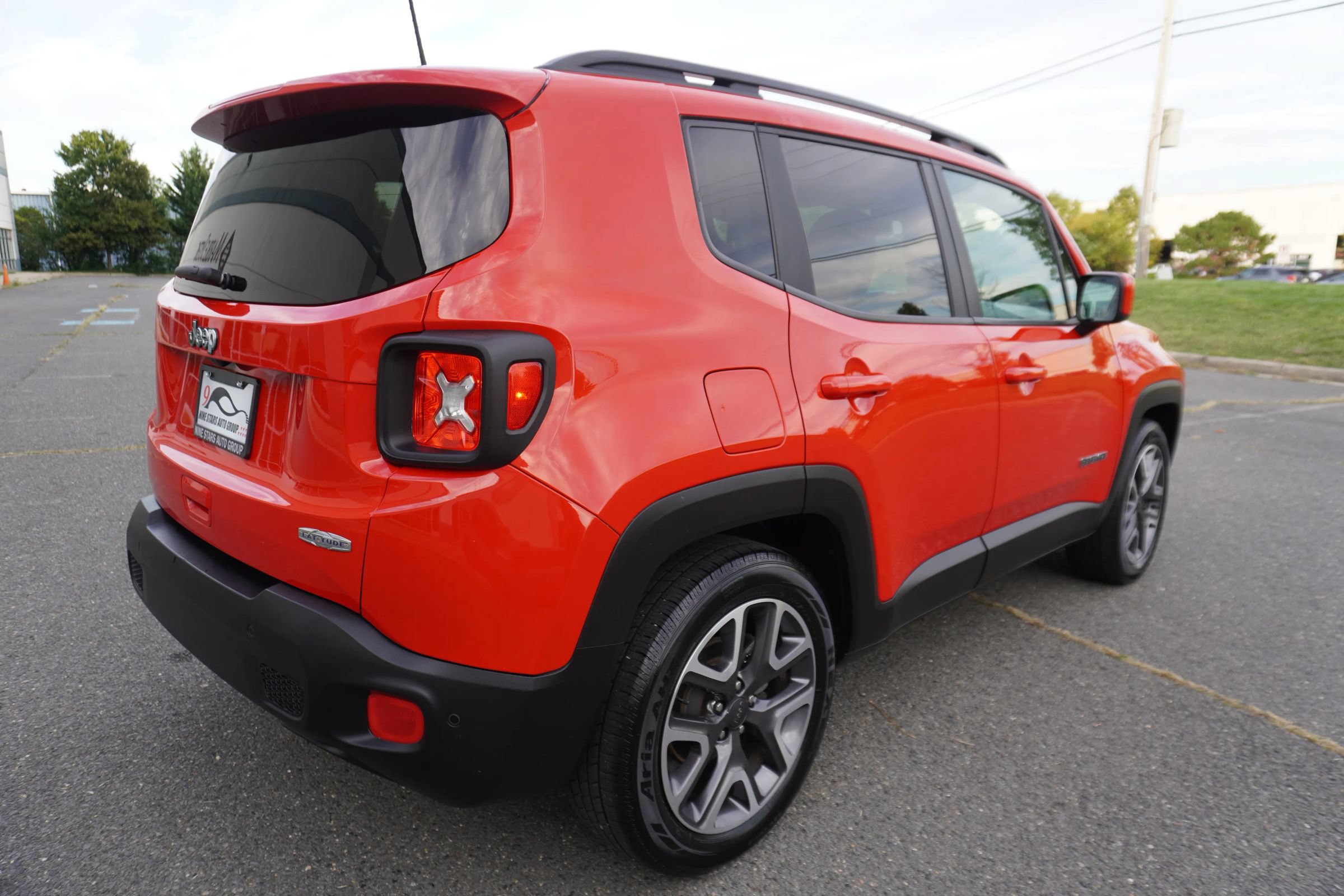 Used 2018 Jeep Renegade Latitude w/ Advanced Technology Group FWD image 7