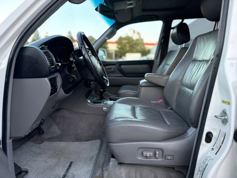 Used 2005 Toyota Land Cruiser AWD/4WD image 22