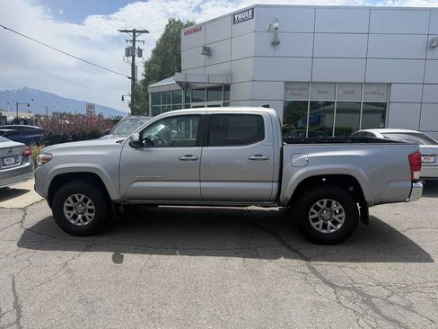 Used 2017 Toyota Tacoma SR5 w/ Tow Package AWD/4WD image 8