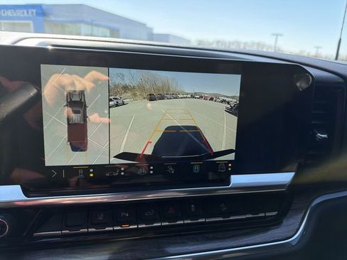 Used 2025 Chevrolet Silverado 3500 LTZ w/ LTZ Convenience Package image 15