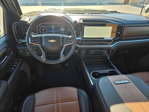 Used 2025 Chevrolet Silverado 3500 High Country w/ Technology Package image 19
