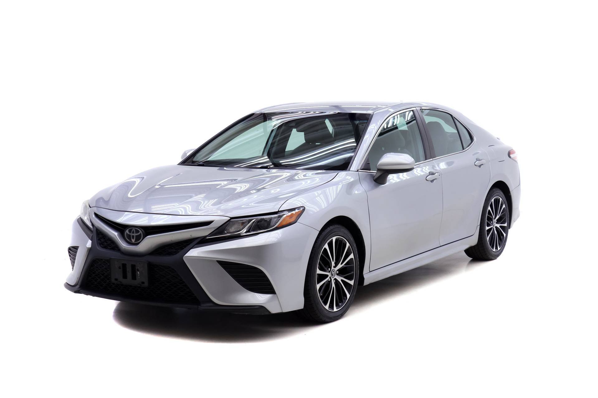 Used 2020 Toyota Camry SE FWD image 1
