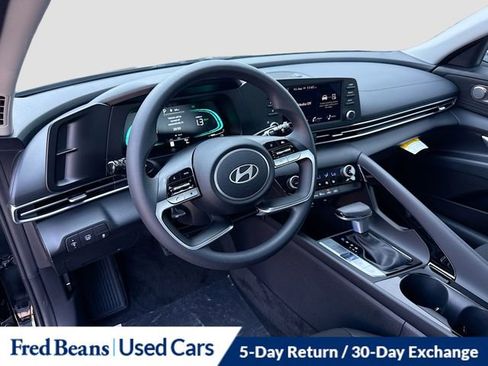Used 2025 Hyundai Elantra Blue image 10