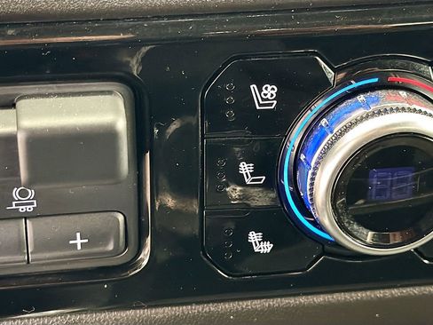 Used 2025 GMC Sierra 2500 SLT w/ SLT Convenience Package image 20