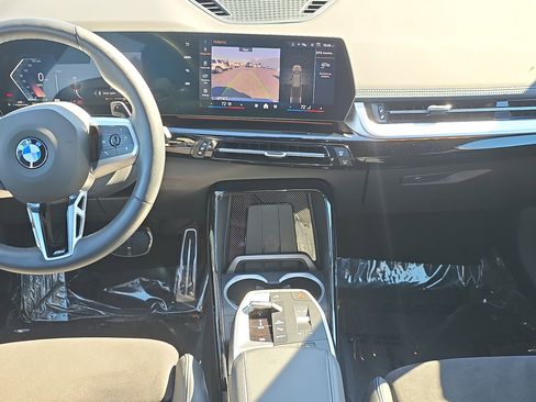 Used 2025 BMW X1 xDrive28i w/ M Sport Package image 16