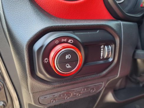 Used 2025 Jeep Gladiator Sport AWD/4WD image 22