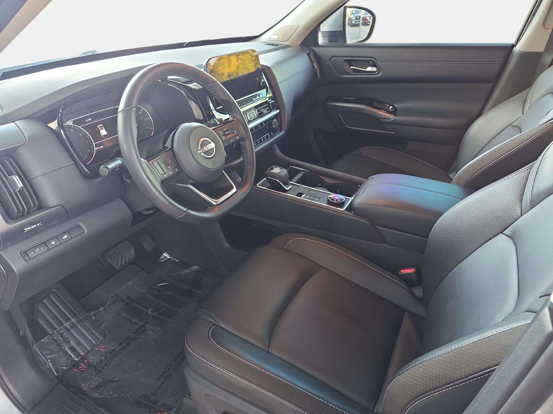 Used 2025 Nissan Pathfinder SL w/ SL Premium Package AWD/4WD image 16