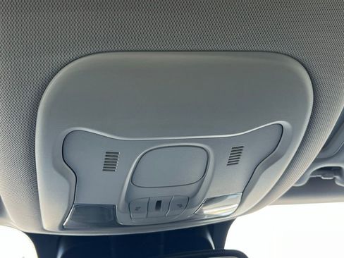 Used 2020 Jeep Renegade Latitude w/ Cold Weather Group image 33