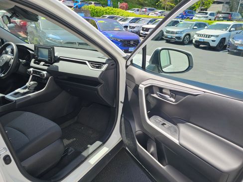 Used 2022 Toyota RAV4 XLE w/ XLE Grade Weather Package AWD/4WD image 9