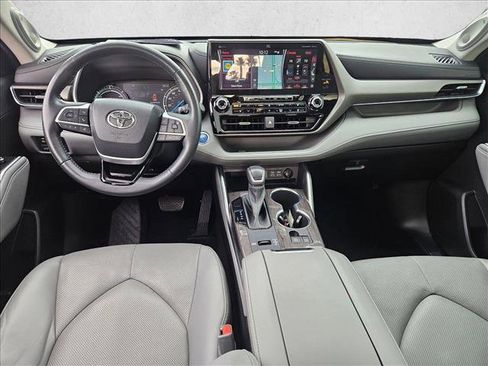 Used 2022 Toyota Highlander Limited image 17