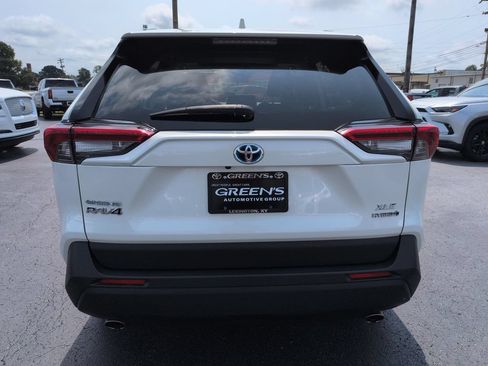 Used 2021 Toyota RAV4 XLE Premium AWD/4WD image 4