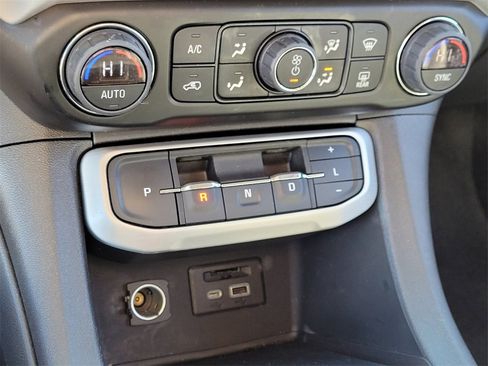 Used 2023 GMC Acadia SLT image 19